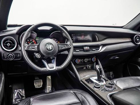 Used 2022 Alfa Romeo Stelvio Ti image 5