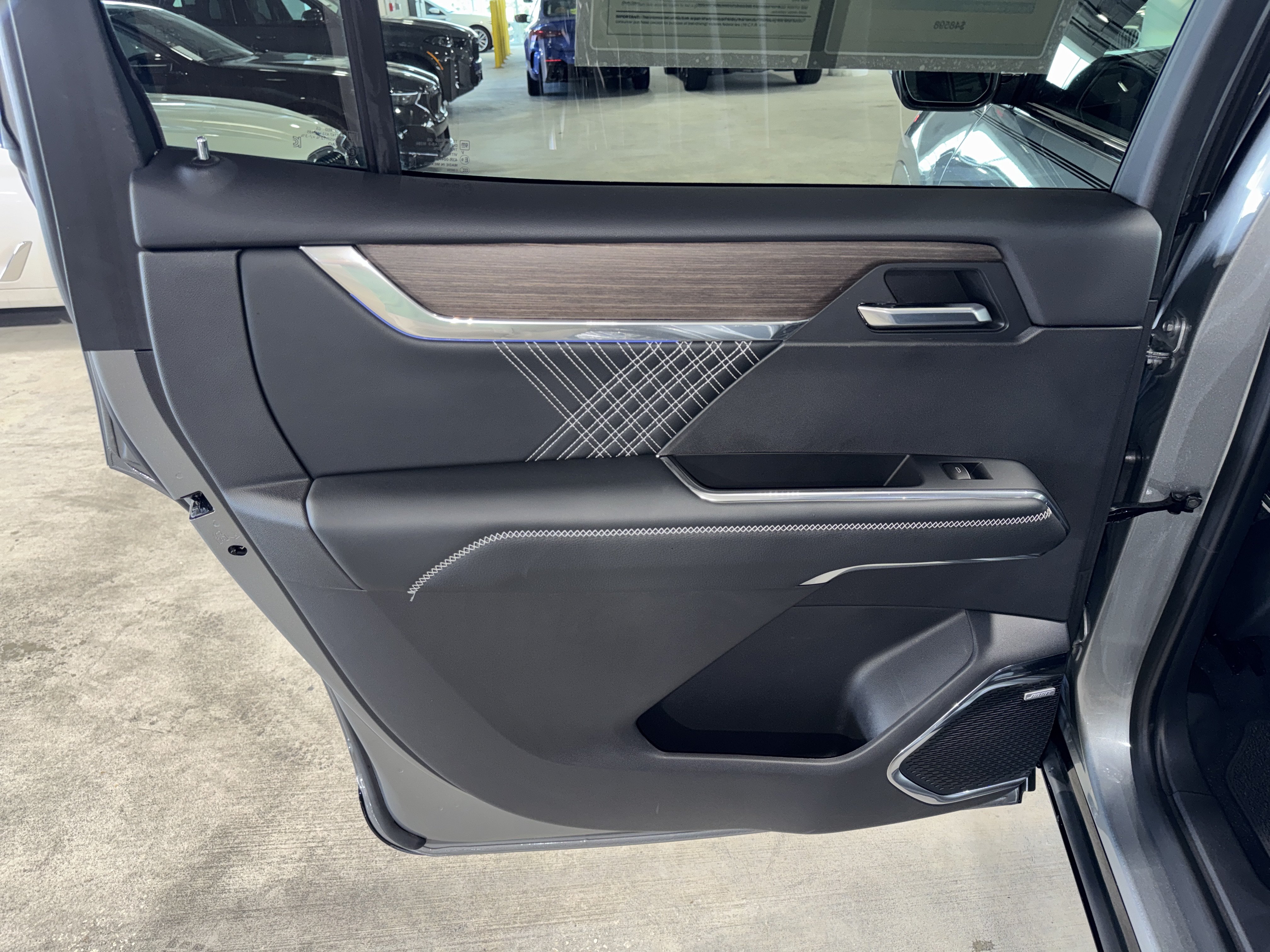 Used 2025 GMC Acadia Denali FWD image 17