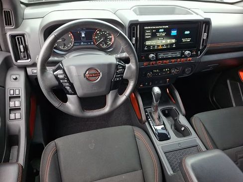 Used 2025 Nissan Frontier PRO-4X w/ Pro Convenience Package AWD/4WD image 2
