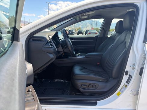 Used 2024 Toyota Camry SE FWD image 11