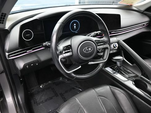 Used 2022 Hyundai Elantra Limited FWD image 12
