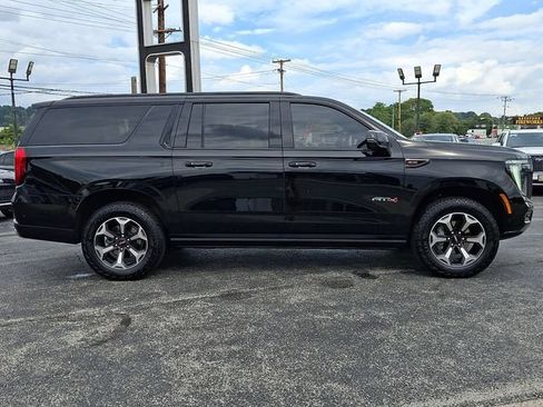 Used 2025 GMC Yukon XL AT4 Ultimate AWD/4WD image 7