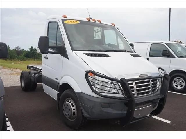 Used 2010 Freightliner Sprinter 3500 RWD image 3