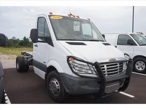 Used 2010 Freightliner Sprinter 3500 image 3