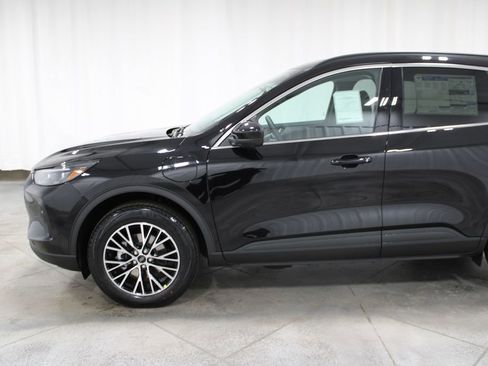 New 2025 Ford Escape SE w/ PHEV Premium Package image 5
