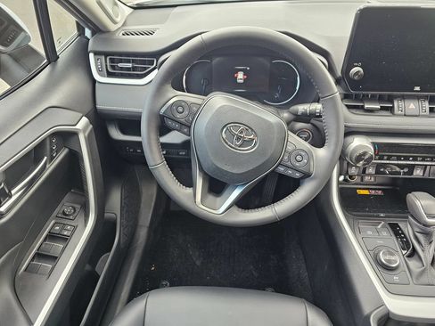 Used 2025 Toyota RAV4 XLE Premium w/ Weather Package AWD/4WD image 17