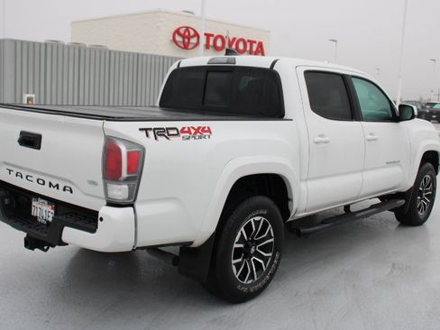 Used 2021 Toyota Tacoma TRD Sport w/ TRD Premium Sport Package image 3