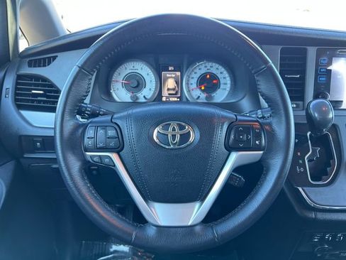 Used 2017 Toyota Sienna SE image 20