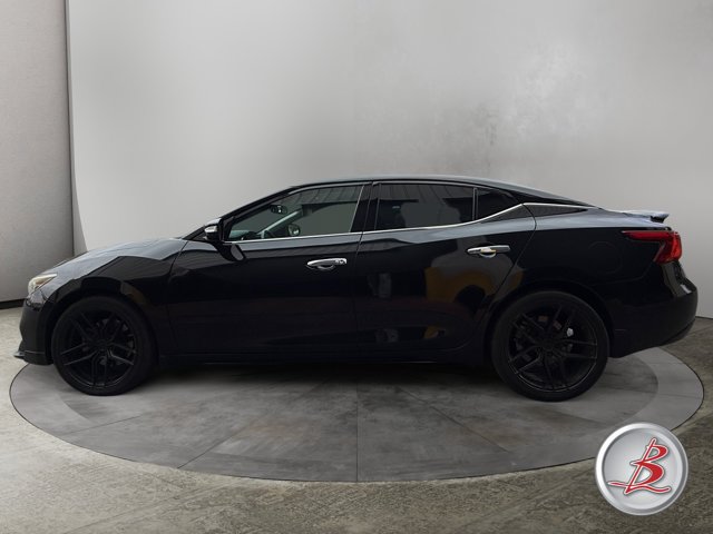 Used 2017 Nissan Maxima SR w/ Midnight Edition FWD image 4