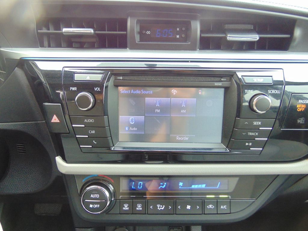 Used 2014 Toyota Corolla LE FWD image 14