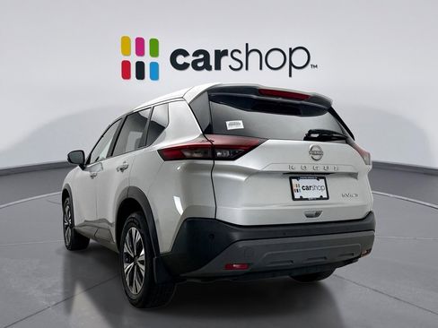 Used 2023 Nissan Rogue SV image 3
