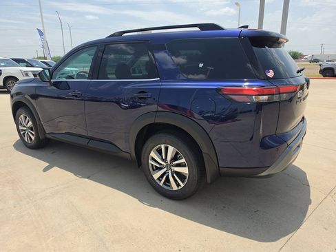 New 2026 Nissan Pathfinder SL FWD image 4