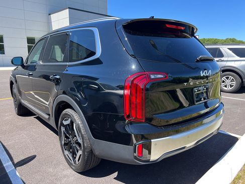 Used 2024 Kia Telluride S w/ S Sunroof Package FWD image 2
