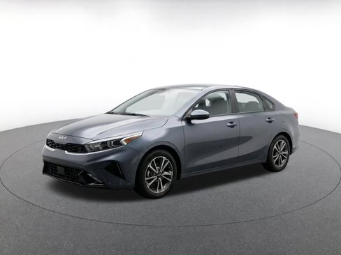 Used 2024 Kia Forte LXS FWD image 3