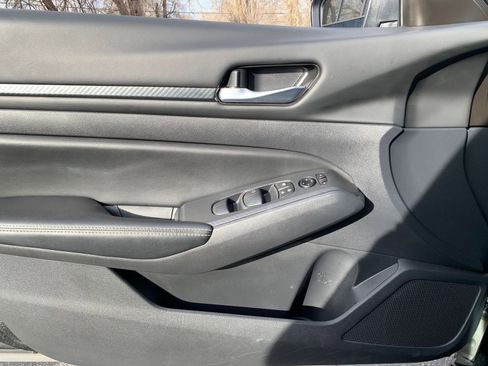 Used 2025 Nissan Altima 2.5 SV image 18