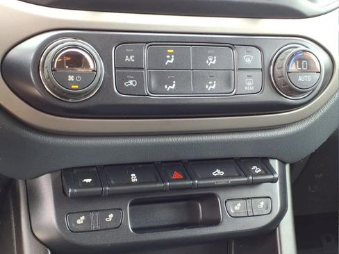 Used 2016 Chevrolet Colorado Z71 AWD/4WD image 17