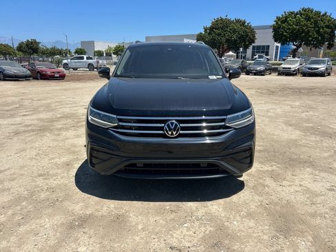 Used 2023 Volkswagen Tiguan SE FWD image 2