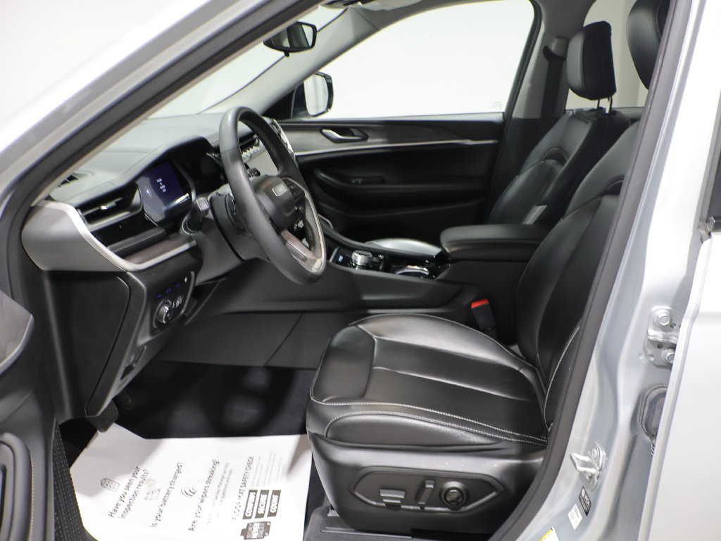 Used 2023 Jeep Grand Cherokee 4WD 4xe image 10