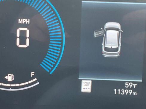 Used 2025 Hyundai Kona SEL image 34