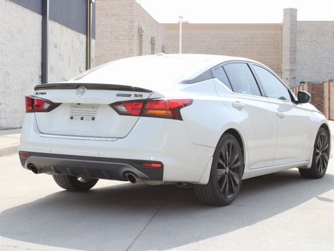 Used 2022 Nissan Altima 2.5 SR w/ Midnight Edition Package image 3