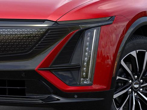 New 2025 Cadillac Lyriq Sport image 11