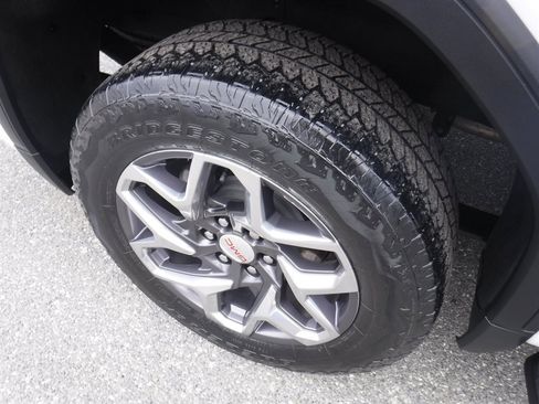 Used 2023 GMC Sierra 1500 SLT image 4