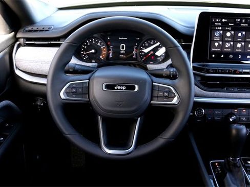 Used 2025 Jeep Compass Latitude image 26