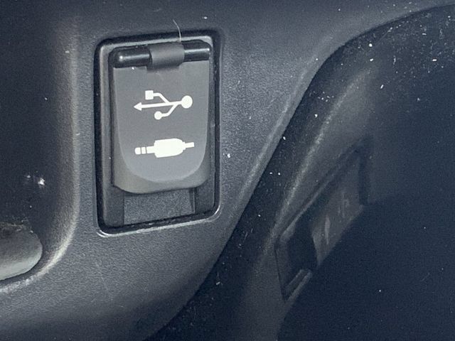 Used 2019 Toyota C-HR XLE FWD image 29