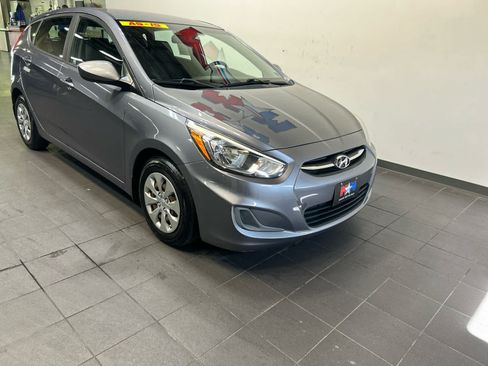 Used 2017 Hyundai Accent SE FWD image 2