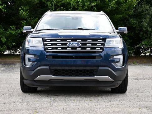 Used 2017 Ford Explorer Limited w/ Equipment Group 301A AWD/4WD image 2