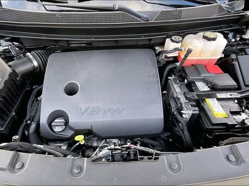 Used 2023 Chevrolet Traverse LT image 21