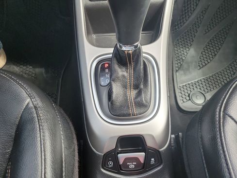Used 2017 Jeep Compass Latitude w/ Cold Weather Group FWD image 25