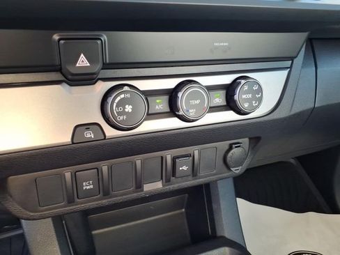 Used 2022 Toyota Tacoma SR RWD image 26
