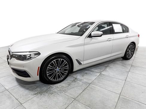 Used 2019 BMW 530i xDrive w/ Convenience Package AWD/4WD image 3