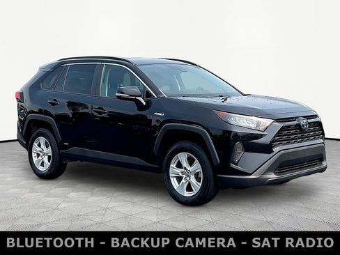 Used 2020 Toyota RAV4 LE AWD/4WD image 3