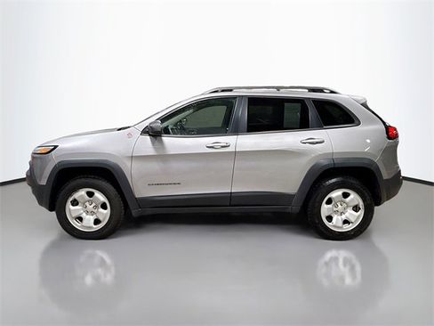 Used 2018 Jeep Cherokee Trailhawk w/ Cold Weather Group image 10