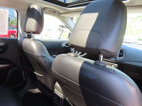 Used 2017 Jeep Compass Trailhawk w/ Navigation Group image 32