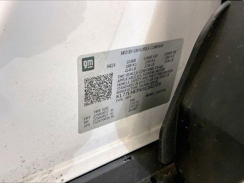 Used 2025 Chevrolet Trax LT FWD image 20