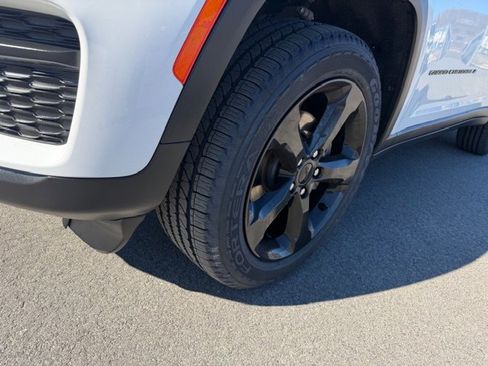 Certified 2022 Jeep Grand Cherokee Altitude image 2