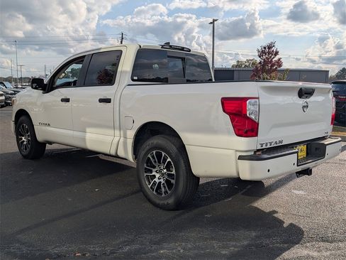 Used 2022 Nissan Titan SV image 6