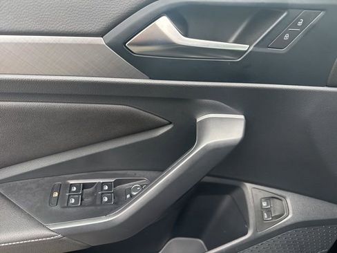 Used 2024 Volkswagen Jetta SE image 11