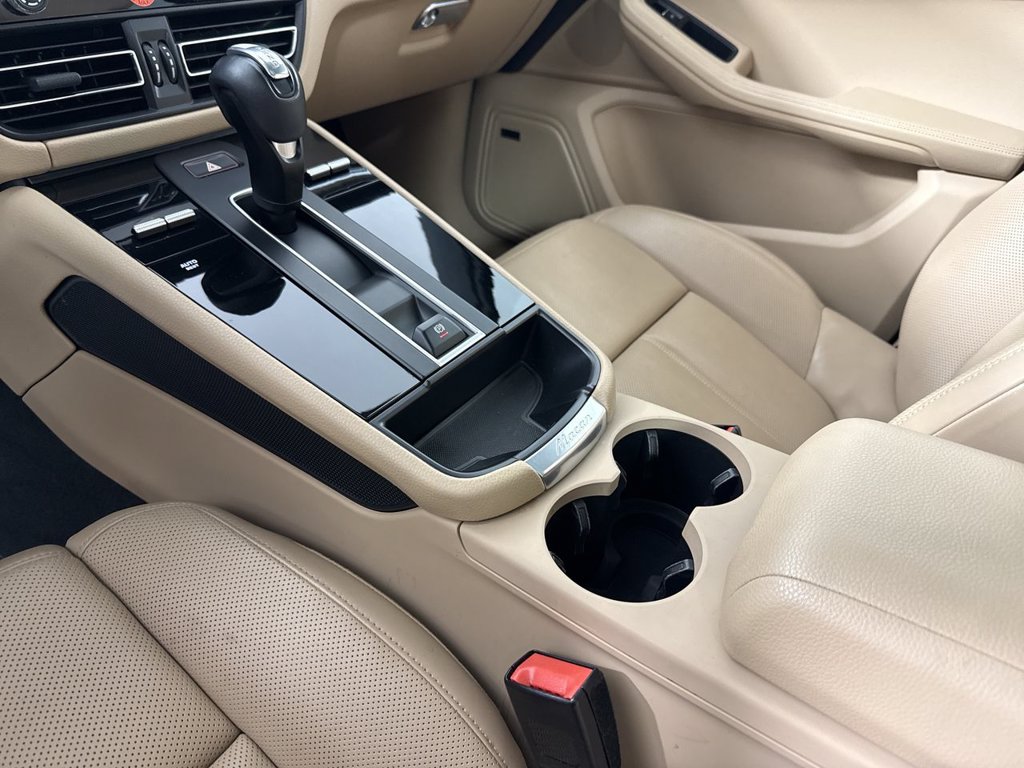 Certified 2023 Porsche Macan w/ Premium Package Plus AWD/4WD image 32