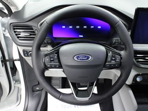 Used 2025 Ford Escape SE FWD image 17