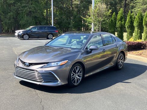 Used 2023 Toyota Camry XLE FWD image 6