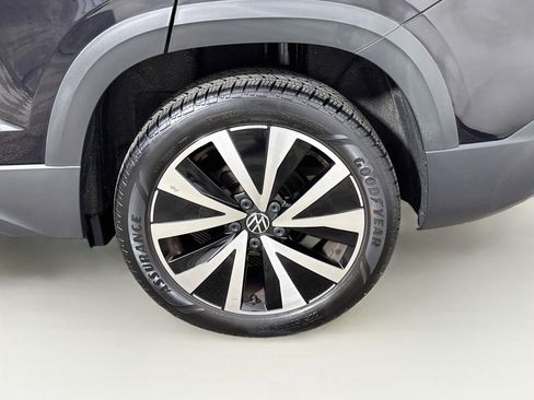 Used 2023 Volkswagen Taos SE w/ Panoramic Sunroof Package FWD image 27