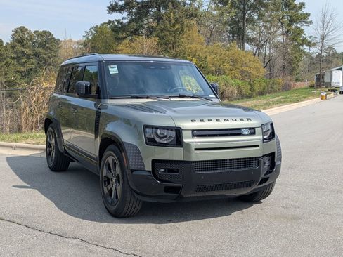 Certified 2024 Land Rover Defender 110 X-Dynamic SE image 3