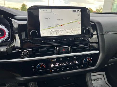 Used 2024 Nissan Pathfinder Platinum image 34