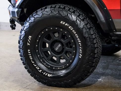 Used 2021 Ford Bronco Badlands image 8