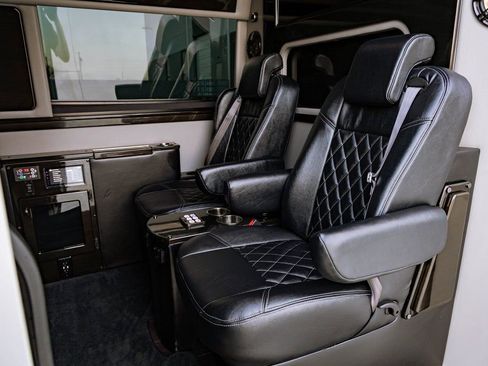 Used 2015 Mercedes-Benz Sprinter 2500 image 24