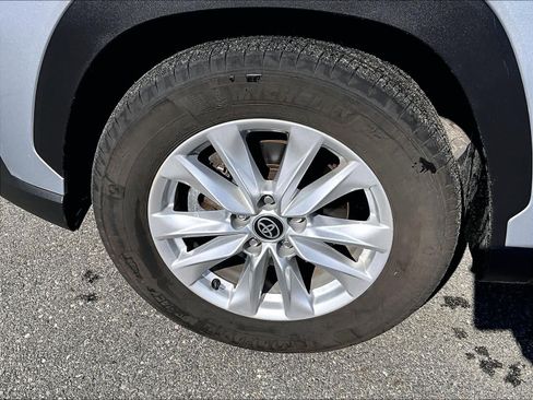 Used 2024 Toyota Corolla Cross LE w/ Moonroof Package image 7